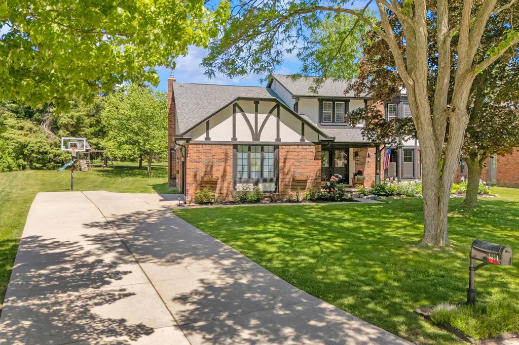 3394 Edmunton Drive Rochester Hills City MI 48306