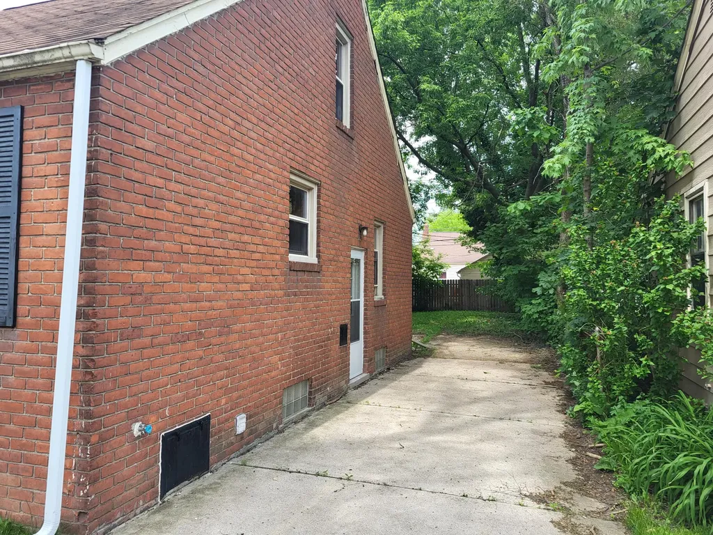 19677 Kingsville Street Harper Woods City MI 48225