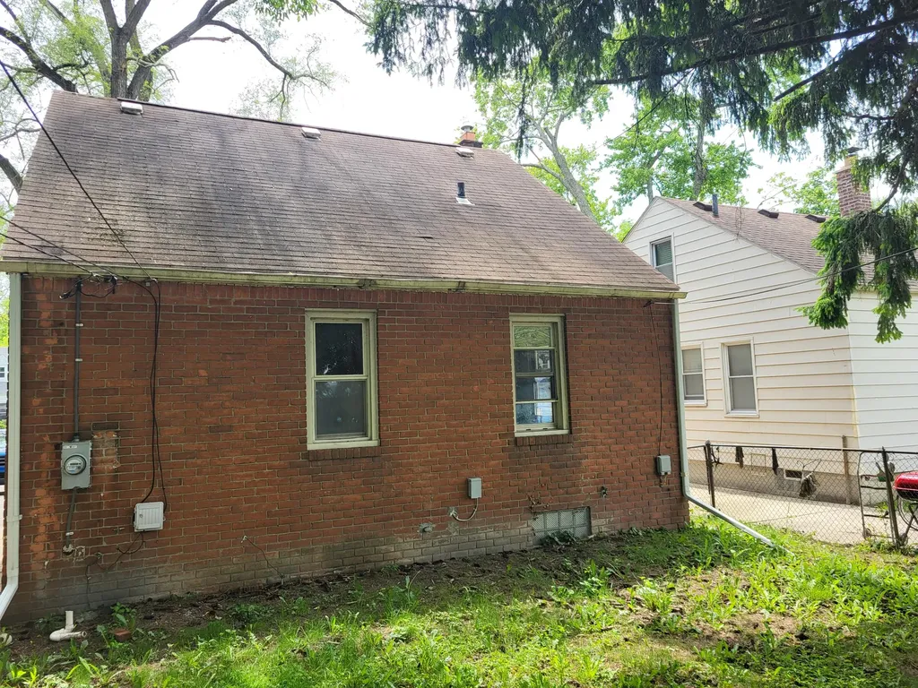 19677 Kingsville Street Harper Woods City MI 48225