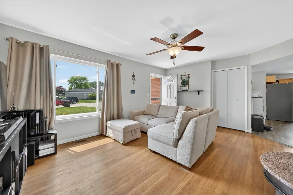 38560 Mason Street Livonia City MI 48154