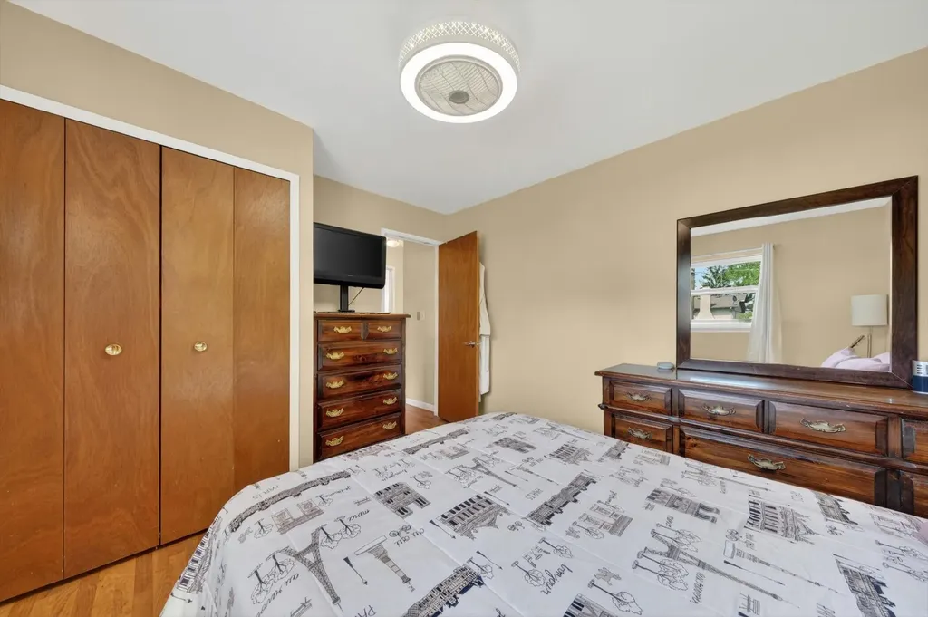 38560 Mason Street Livonia City MI 48154