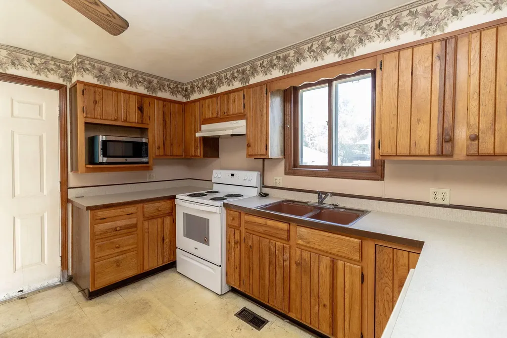 434 Sackett Avenue Monroe City MI 48162