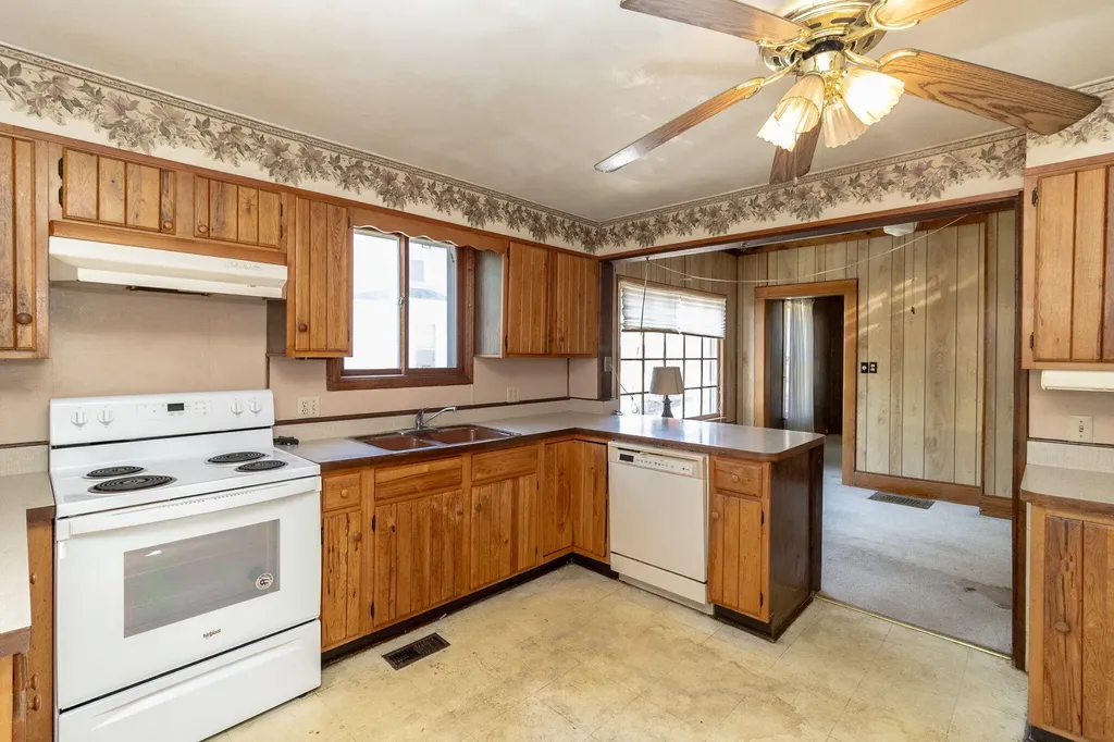 434 Sackett Avenue Monroe City MI 48162