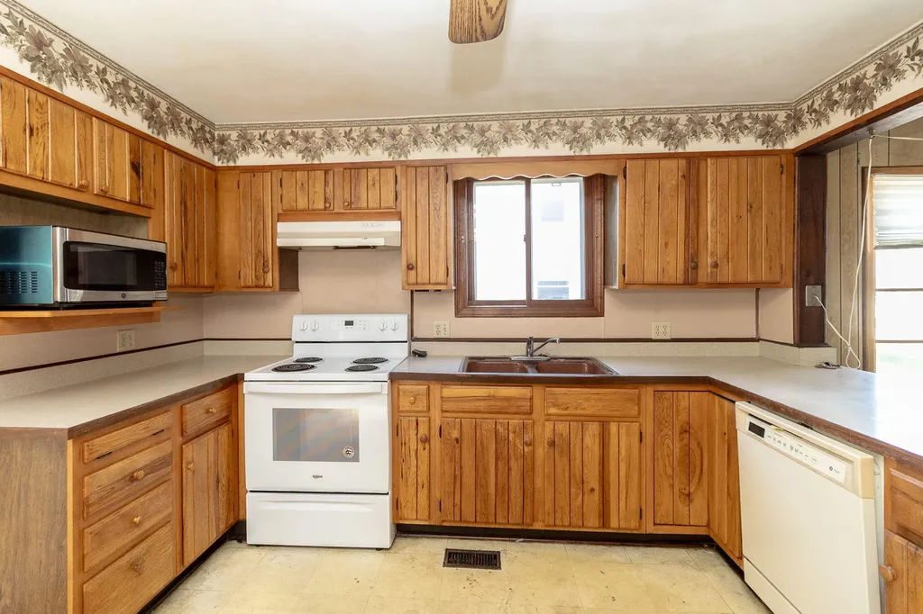 434 Sackett Avenue Monroe City MI 48162