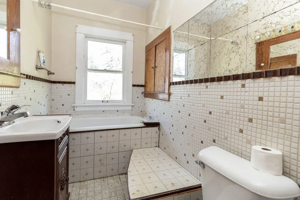 434 Sackett Avenue Monroe City MI 48162