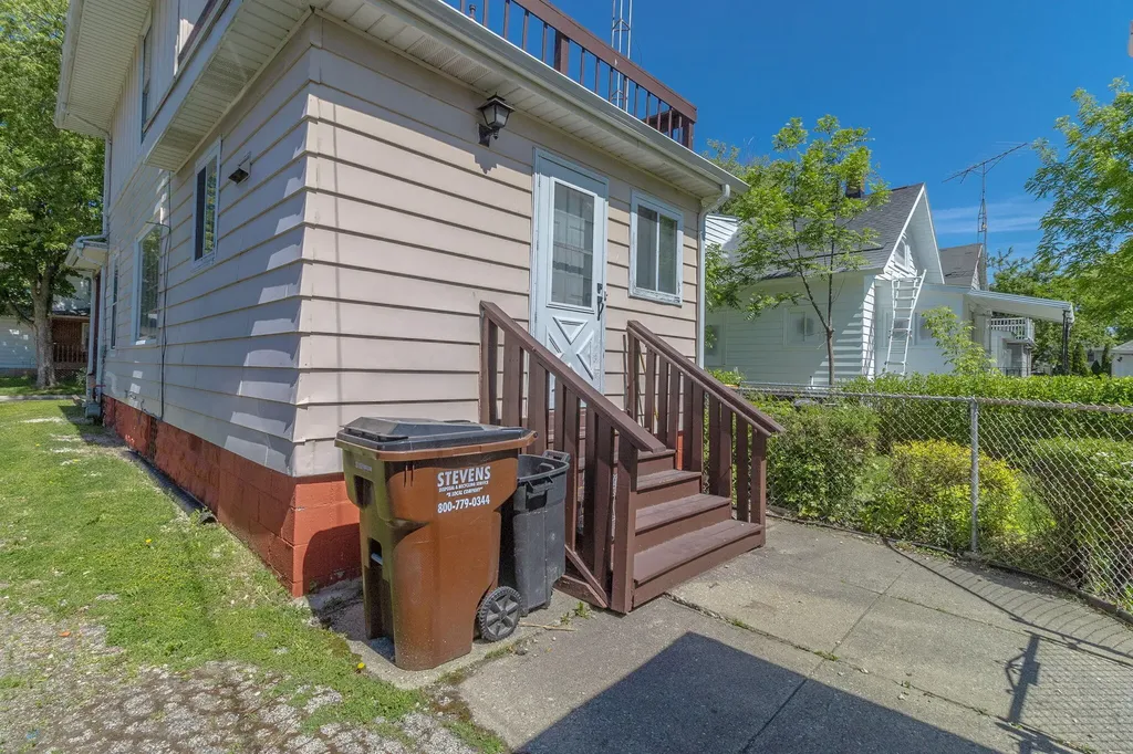 434 Sackett Avenue Monroe City MI 48162