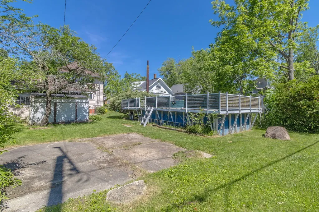 434 Sackett Avenue Monroe City MI 48162
