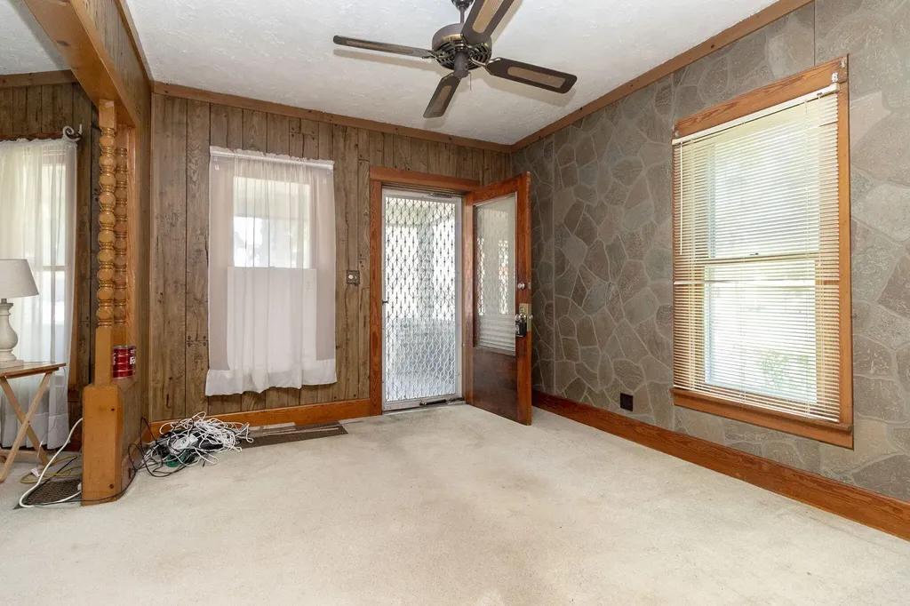 434 Sackett Avenue Monroe City MI 48162