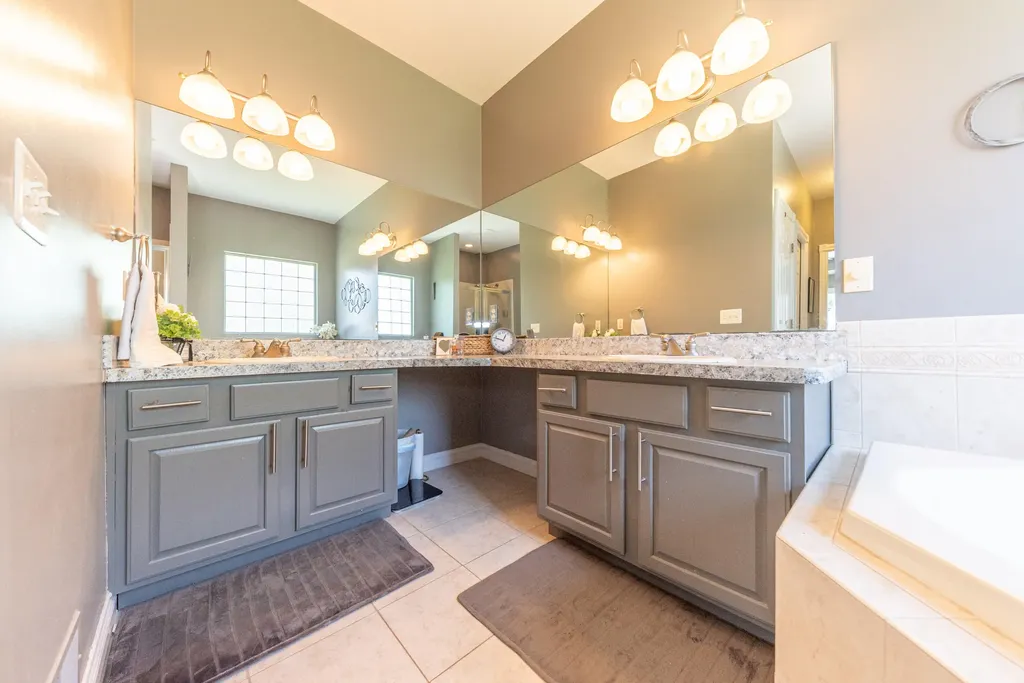 3364 Habitat Trail Pinckney Village MI 48169