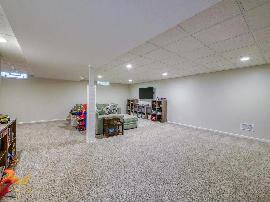 1583 Weymouth Street West Bloomfield Charter Township MI 48324