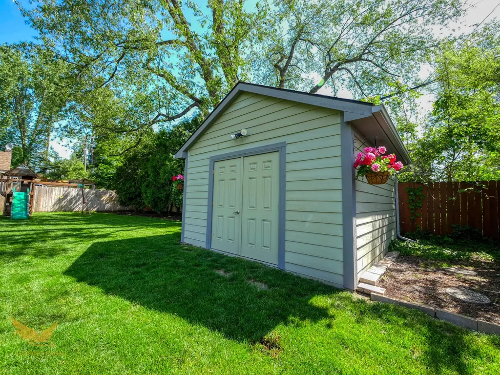 1583 Weymouth Street West Bloomfield Charter Township MI 48324