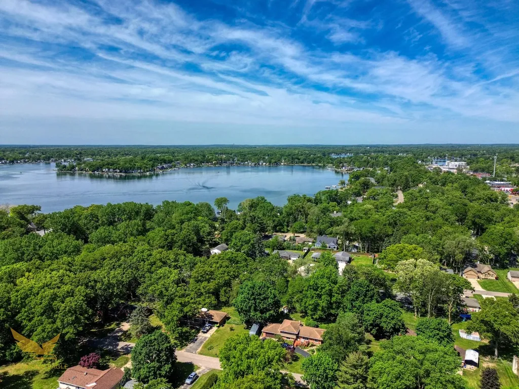 1583 Weymouth Street West Bloomfield Charter Township MI 48324
