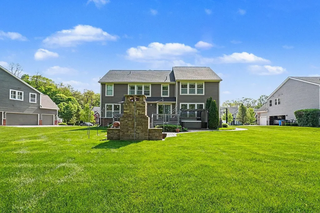 6147 Birchcrest Lane Commerce Charter Township MI 48382