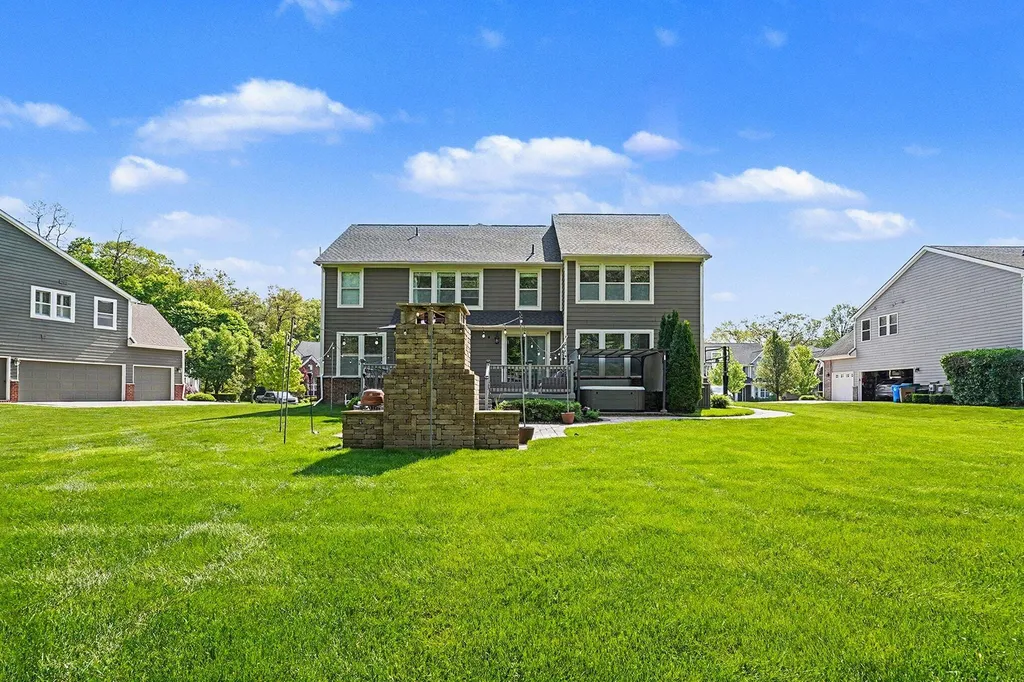6147 Birchcrest Lane Commerce Charter Township MI 48382