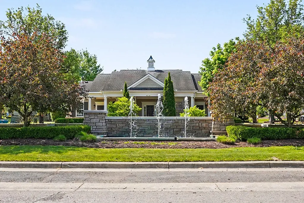 6147 Birchcrest Lane Commerce Charter Township MI 48382