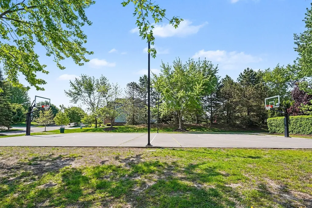 6147 Birchcrest Lane Commerce Charter Township MI 48382