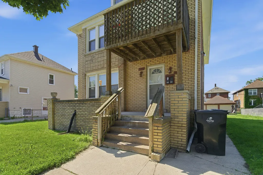 153 Clinton Street Wyandotte City MI 48192