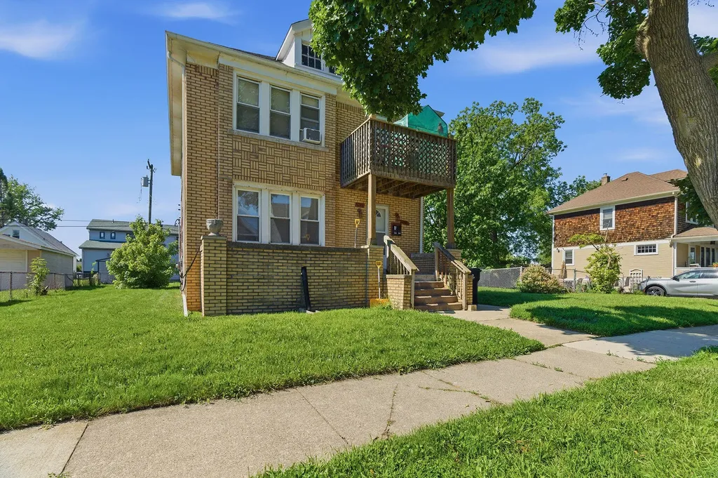 153 Clinton Street Wyandotte City MI 48192