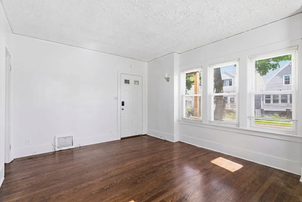 153 Clinton Street Wyandotte City MI 48192