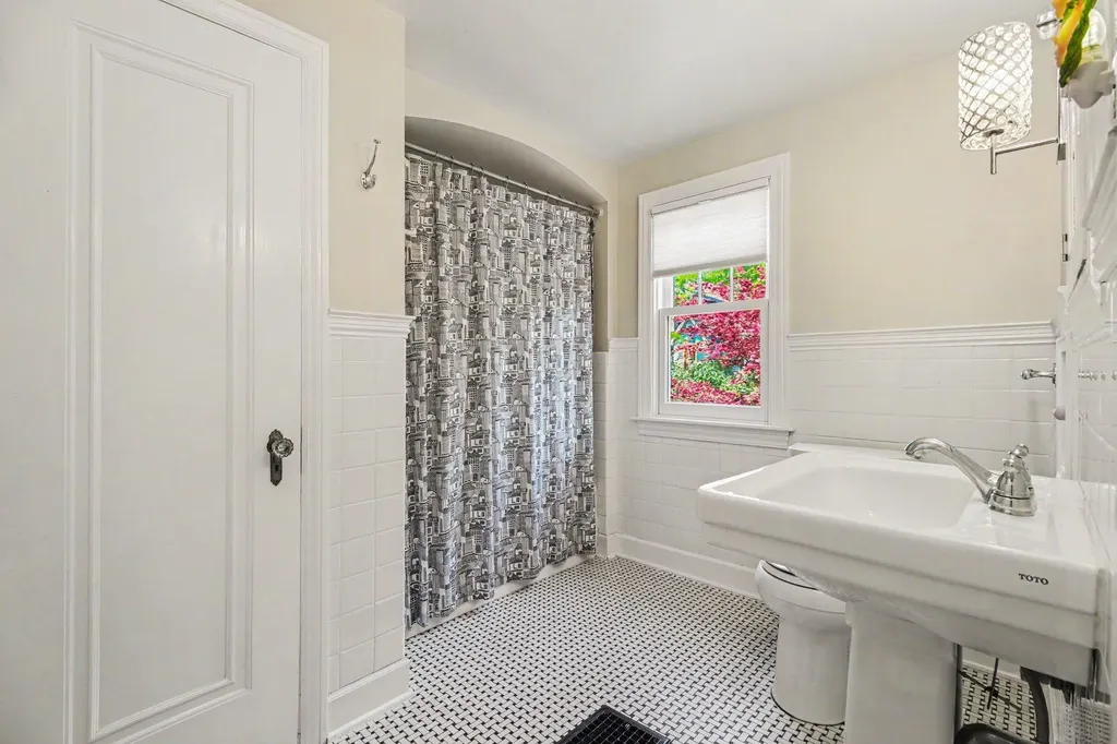 1729 Dexter Avenue Ann Arbor City MI 48103
