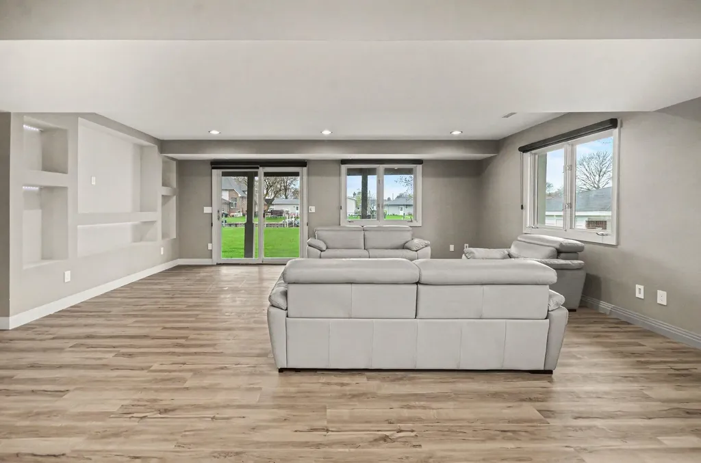 41285 Belvidere Street Harrison Charter Township MI 48045