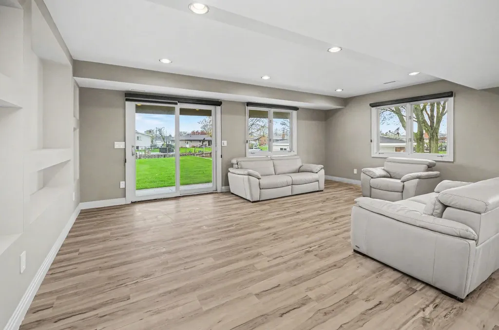 41285 Belvidere Street Harrison Charter Township MI 48045