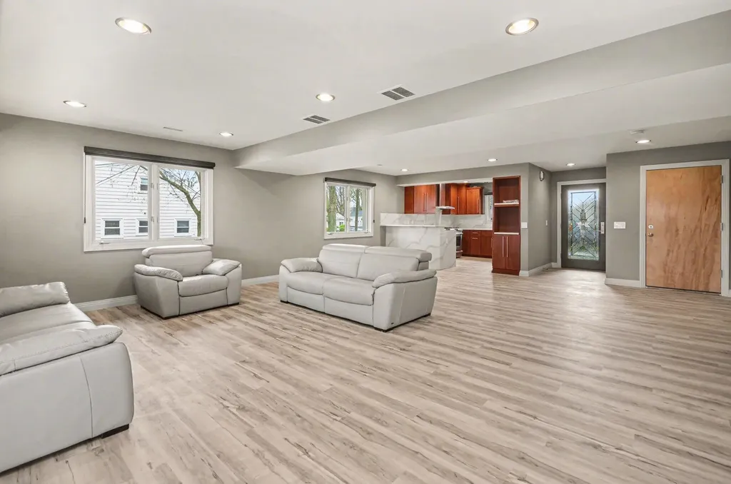 41285 Belvidere Street Harrison Charter Township MI 48045