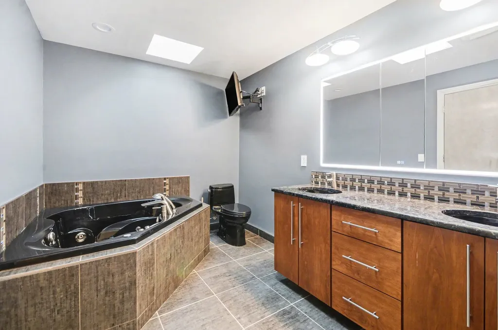 41285 Belvidere Street Harrison Charter Township MI 48045