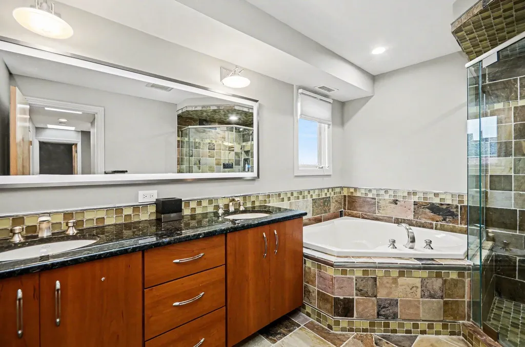 41285 Belvidere Street Harrison Charter Township MI 48045