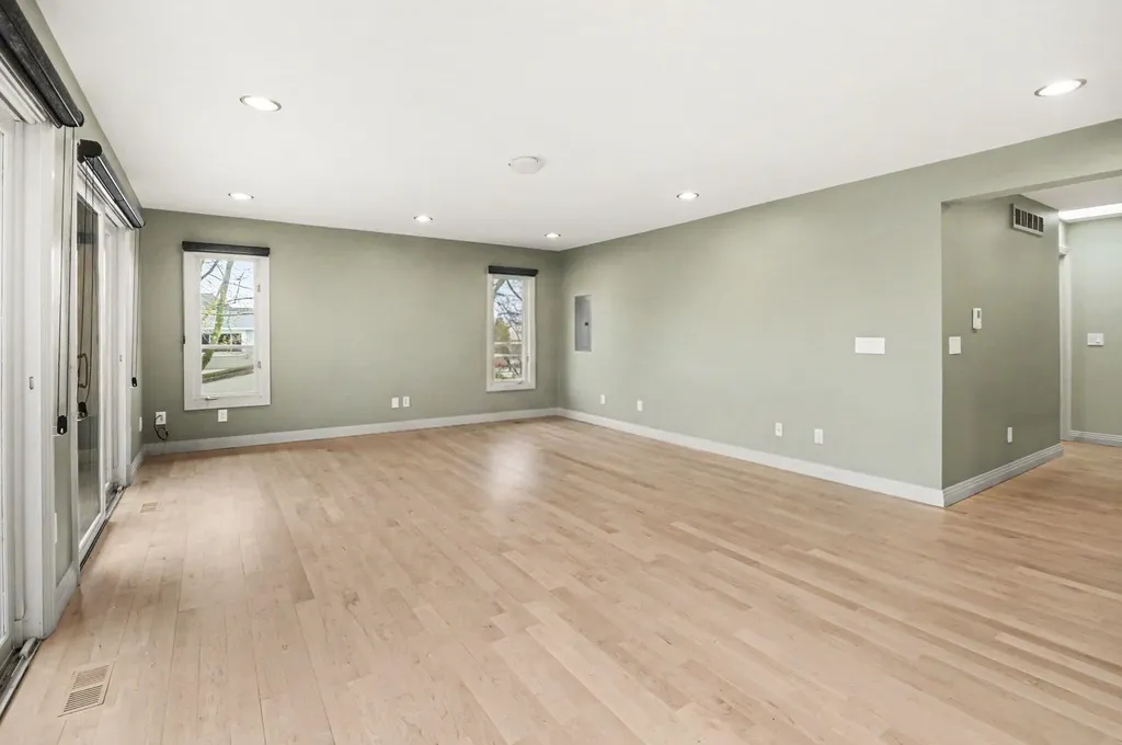 41285 Belvidere Street Harrison Charter Township MI 48045