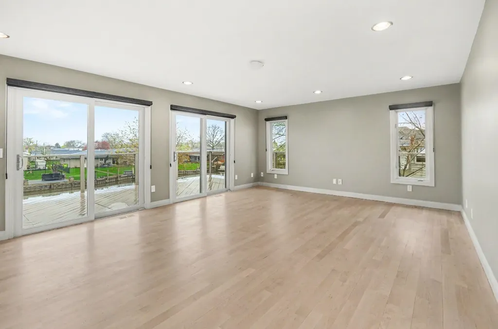 41285 Belvidere Street Harrison Charter Township MI 48045