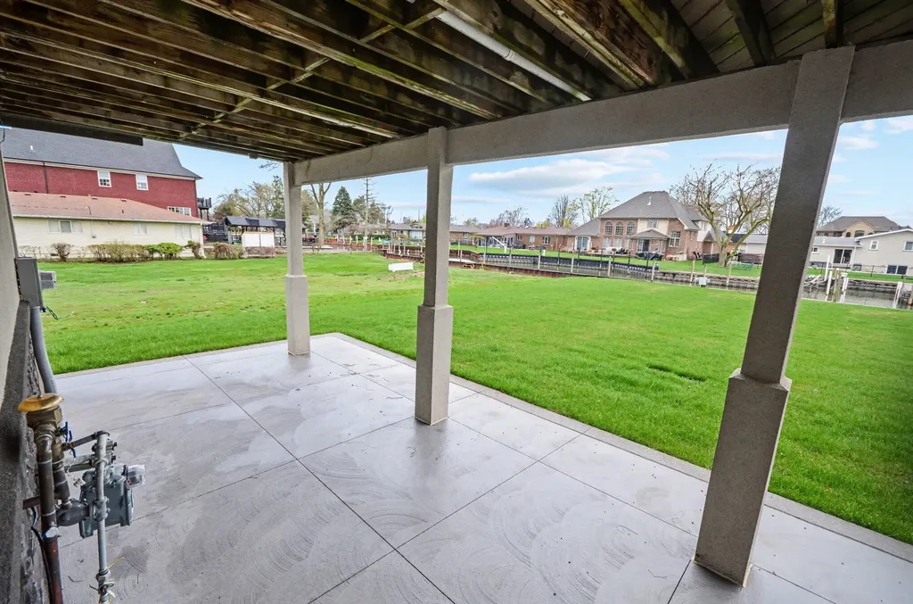 41285 Belvidere Street Harrison Charter Township MI 48045