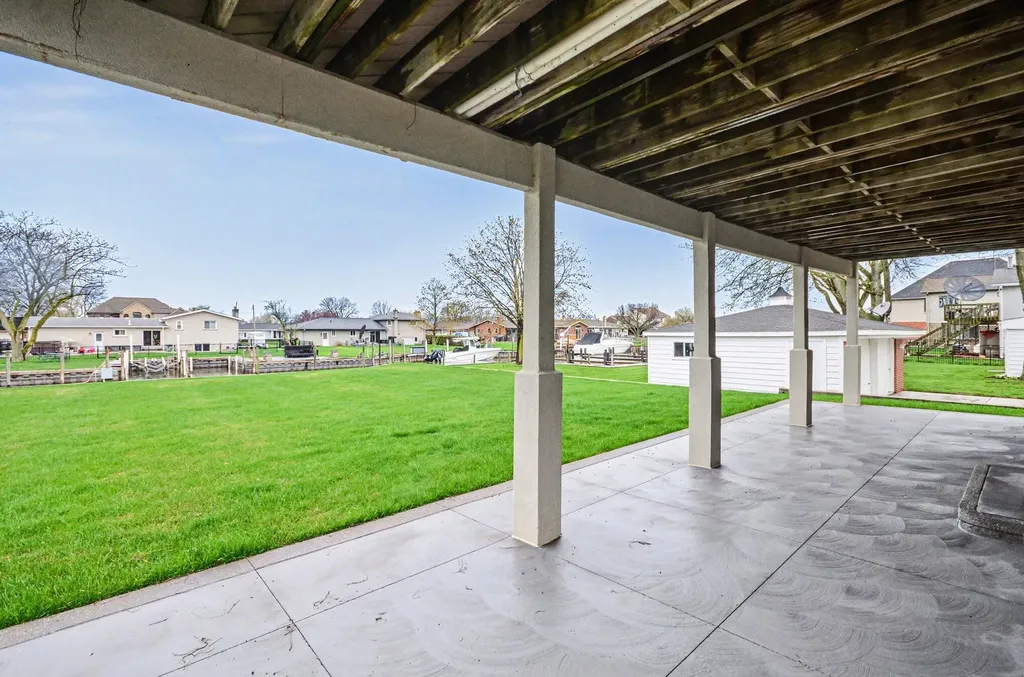 41285 Belvidere Street Harrison Charter Township MI 48045