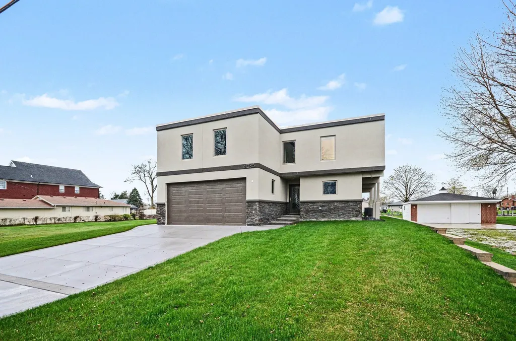41285 Belvidere Street Harrison Charter Township MI 48045