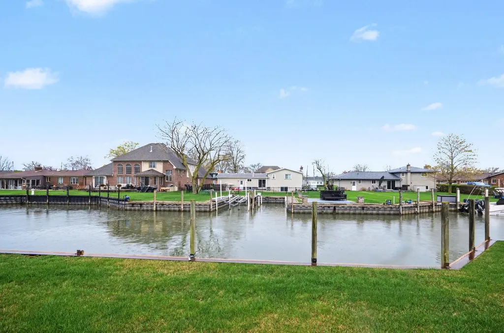 41285 Belvidere Street Harrison Charter Township MI 48045