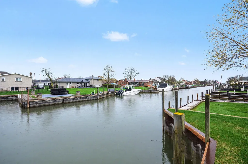 41285 Belvidere Street Harrison Charter Township MI 48045