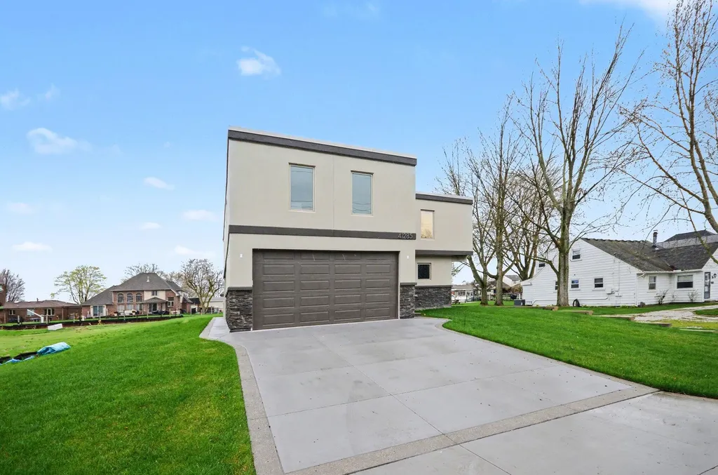 41285 Belvidere Street Harrison Charter Township MI 48045