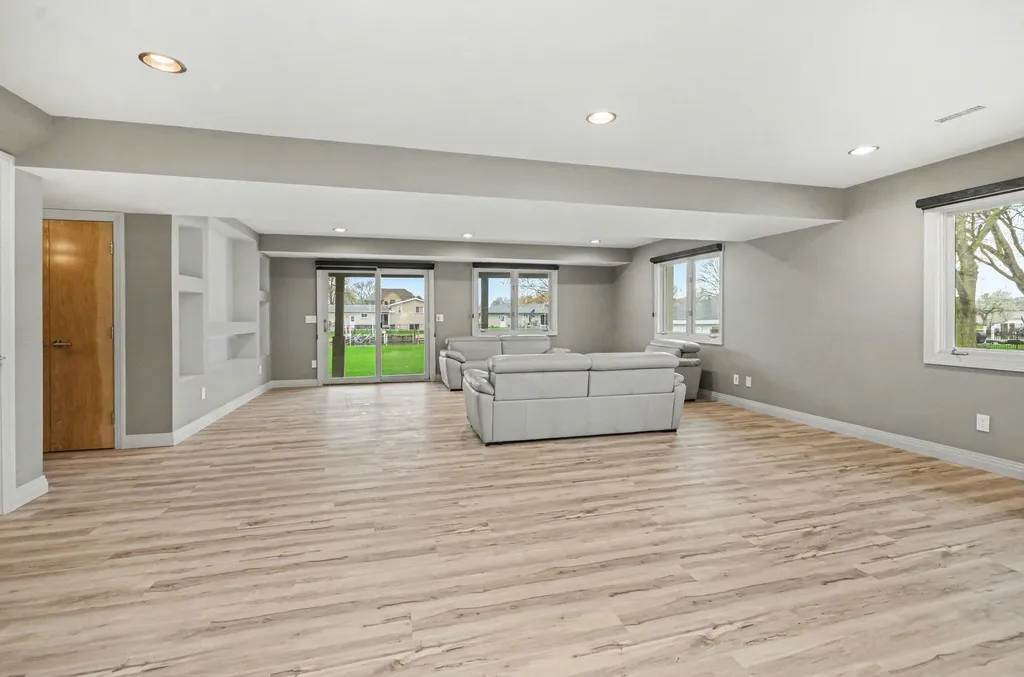 41285 Belvidere Street Harrison Charter Township MI 48045