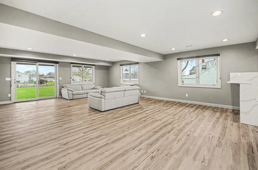 41285 Belvidere Street Harrison Charter Township MI 48045