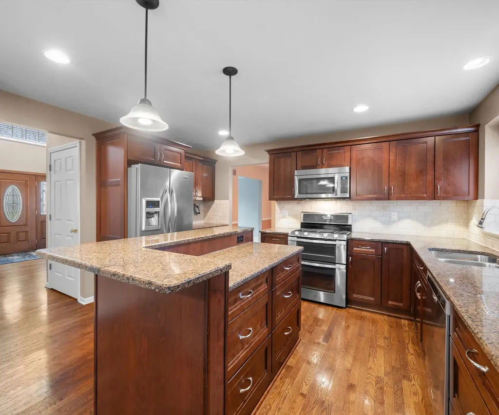 350 Huntington Drive Saline City MI 48176