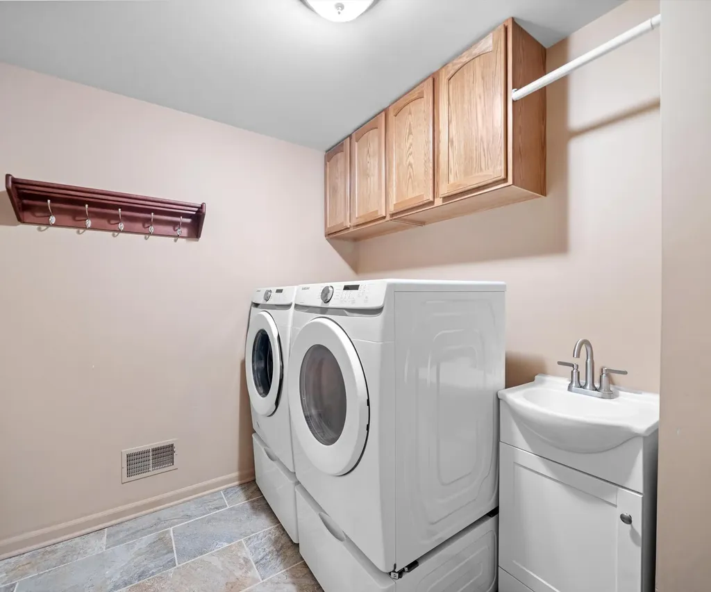 350 Huntington Drive Saline City MI 48176