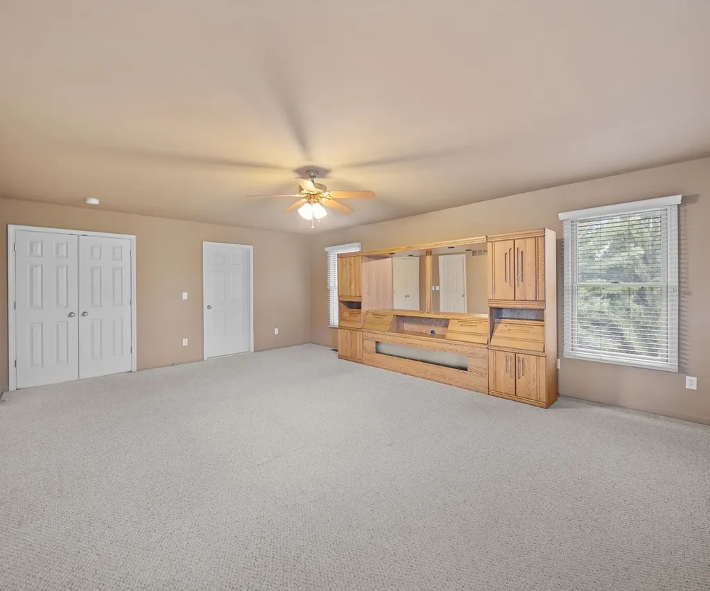 350 Huntington Drive Saline City MI 48176