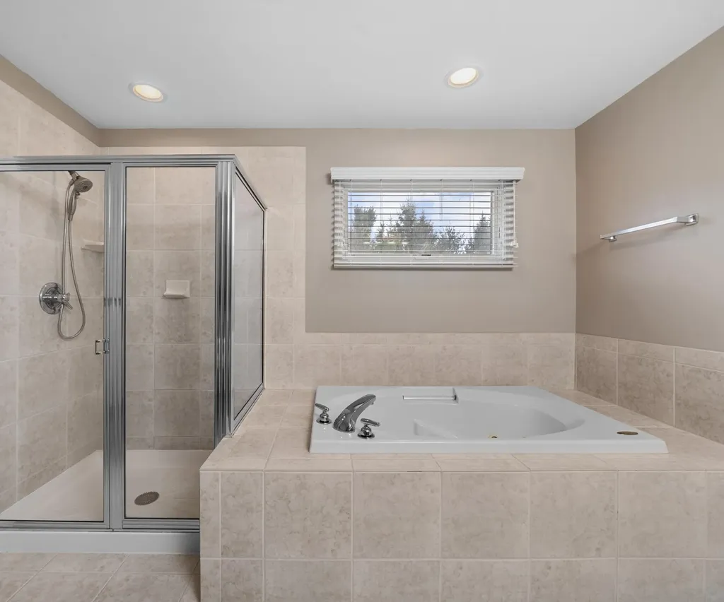 350 Huntington Drive Saline City MI 48176