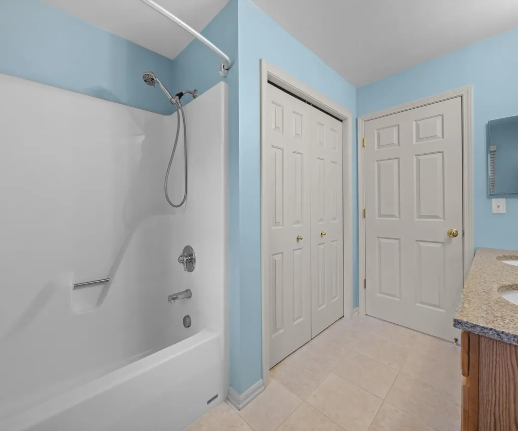 350 Huntington Drive Saline City MI 48176