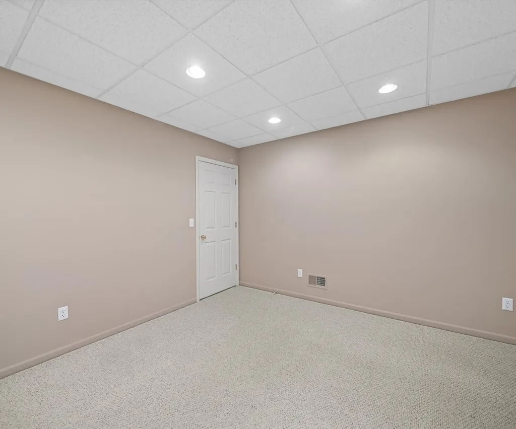 350 Huntington Drive Saline City MI 48176