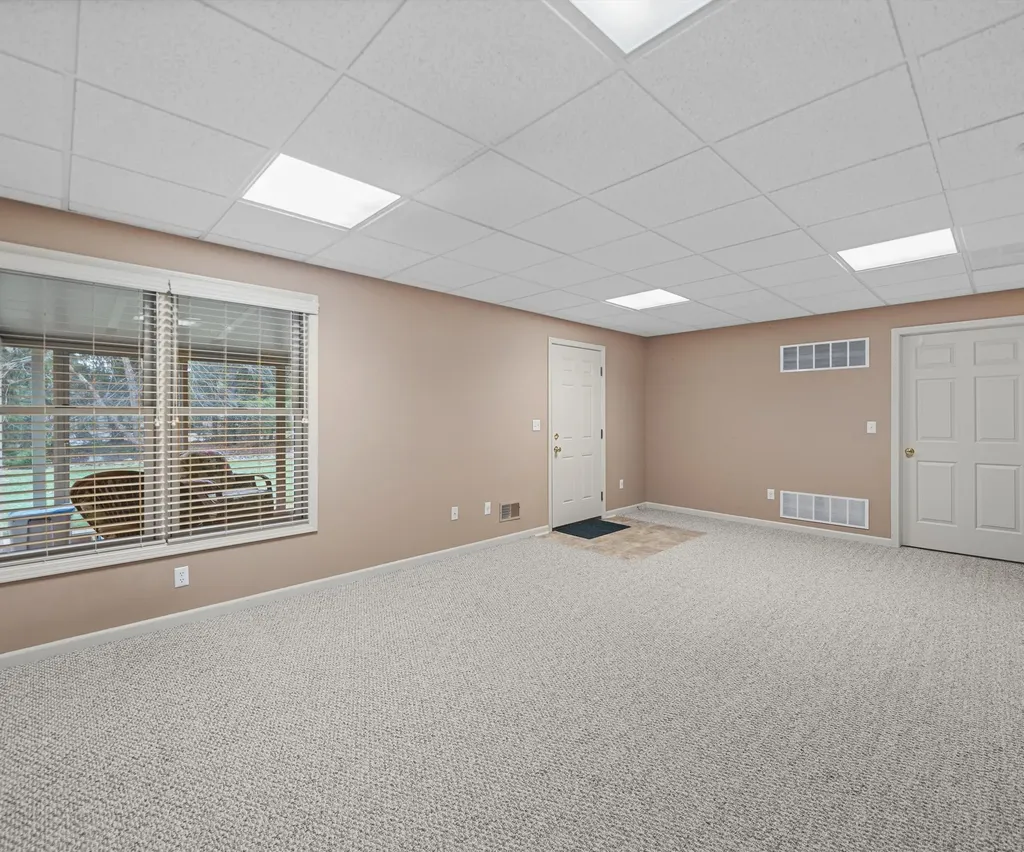 350 Huntington Drive Saline City MI 48176