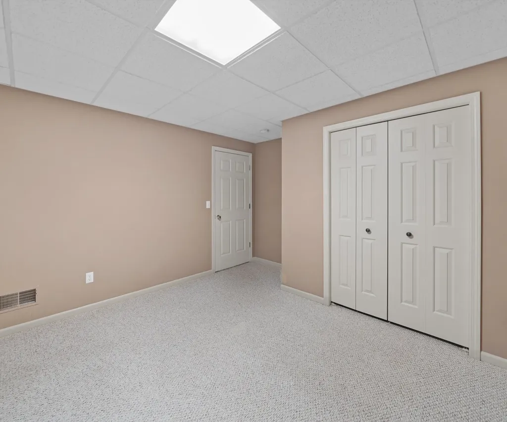 350 Huntington Drive Saline City MI 48176