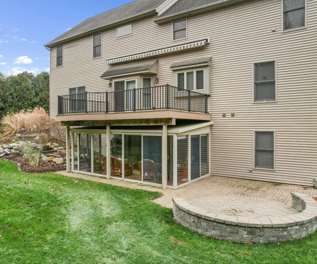 350 Huntington Drive Saline City MI 48176