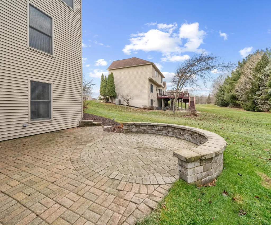 350 Huntington Drive Saline City MI 48176