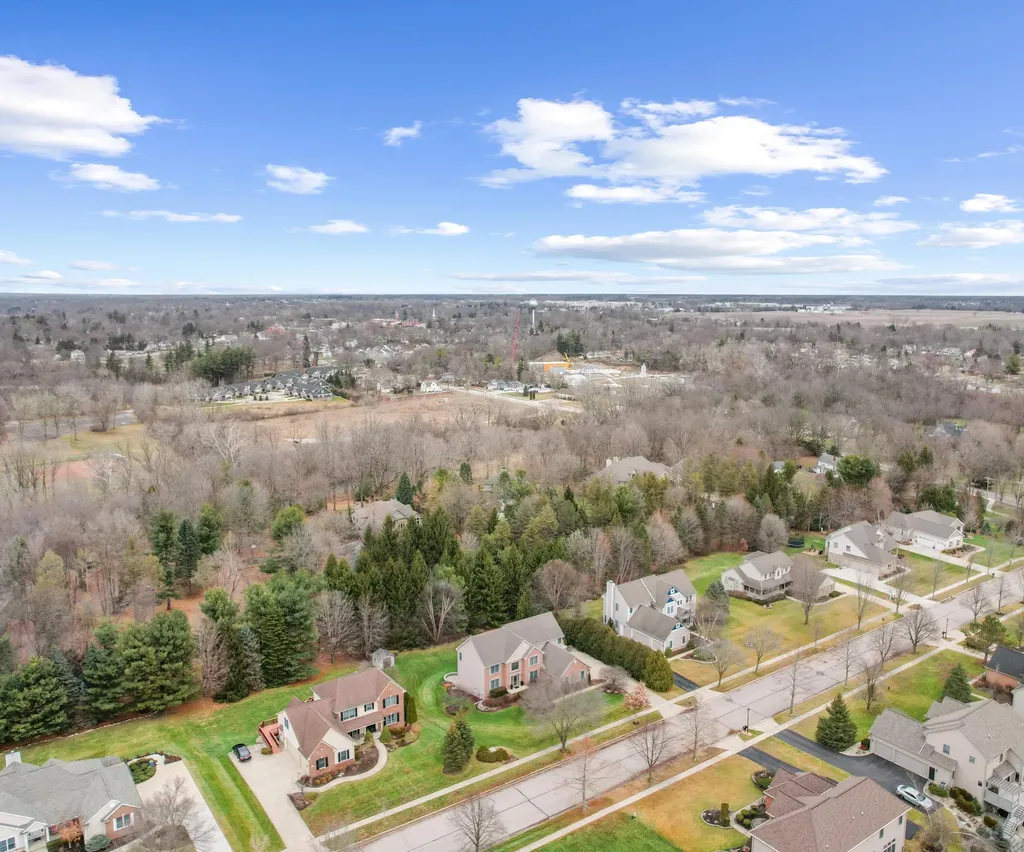350 Huntington Drive Saline City MI 48176